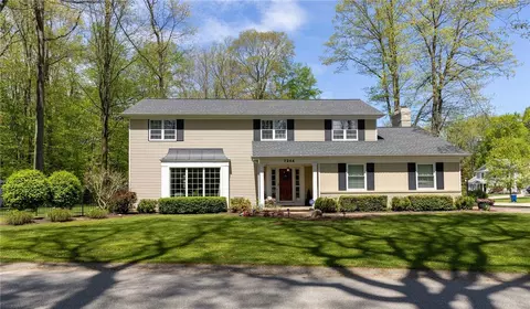 7244 Springside Dr, Fairview, PA 16415
