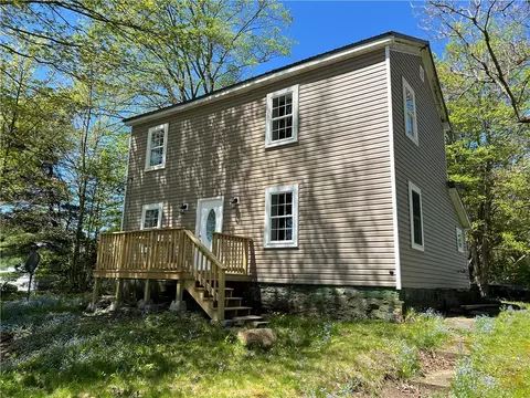 210 E First St, Waterford, PA 16441