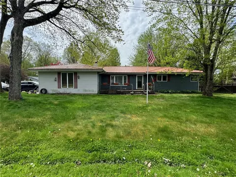 11107 Foreman St, Conneaut Lake, PA 16316