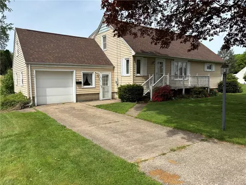 928 St Clair Ave, Erie, PA 16505