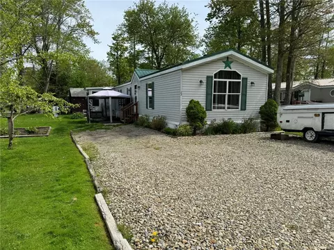 73 Pine Leaf Dr, Erie, PA 16510