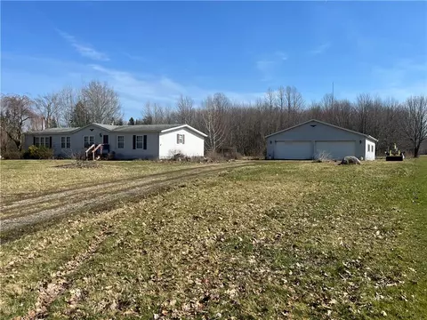 9611 Mohawk Rd, Girard, PA 16417