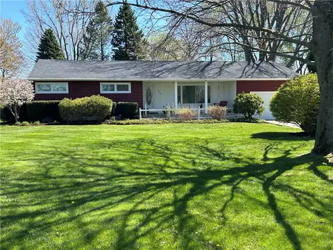 4269 E South Shore Dr, Erie, PA 16511