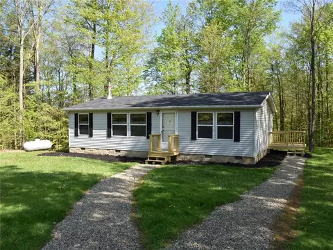 12186 Mccarthy Rd, Conneaut Lake, PA 16316