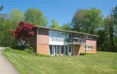 101 Random Rd, Corry, PA 16407