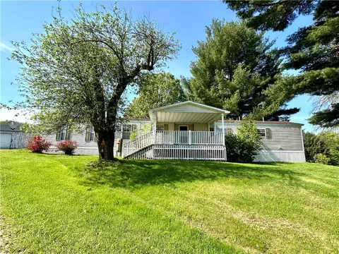 7757 Wattsburg St, Union City, PA 16438
