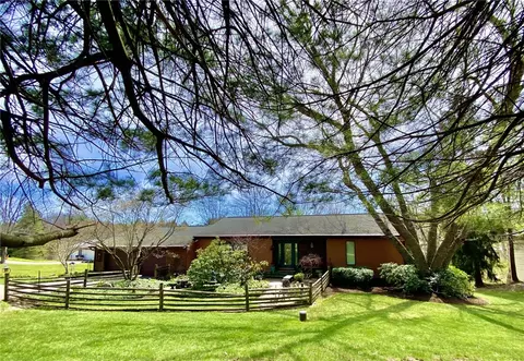 3703 Chapel Hill Dr, Erie, PA 16506