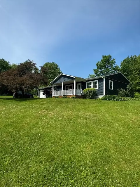 5420 Maple Lawn Dr, Edinboro, PA 16412