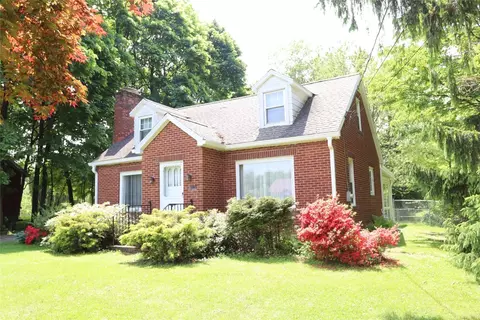 2012 Saltsman Rd, Erie, PA 16510