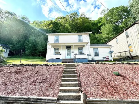502 Pacific St, Franklin, PA 16323