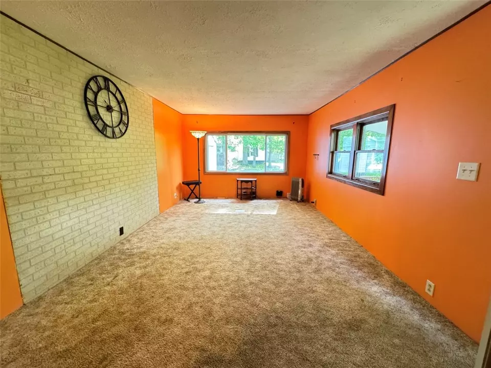 Living - 1550 Bonnie Dr, Jamestown, PA 16134 photo 2 of 3
