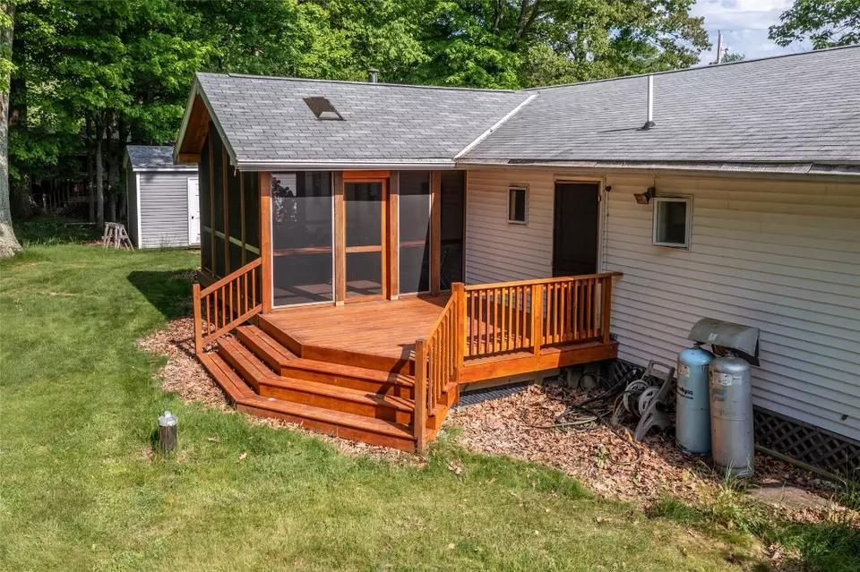 Exterior - 1550 Bonnie Dr, Jamestown, PA 16134 photo 5 of 15