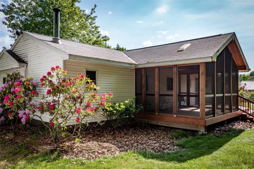Exterior - 1550 Bonnie Dr, Jamestown, PA 16134 photo 8 of 15