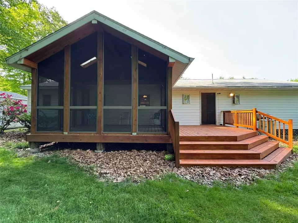 Exterior - 1550 Bonnie Dr, Jamestown, PA 16134 photo 10 of 15