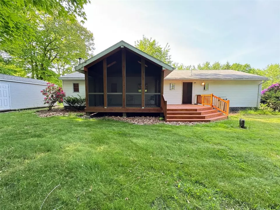 Exterior - 1550 Bonnie Dr, Jamestown, PA 16134 photo 9 of 15