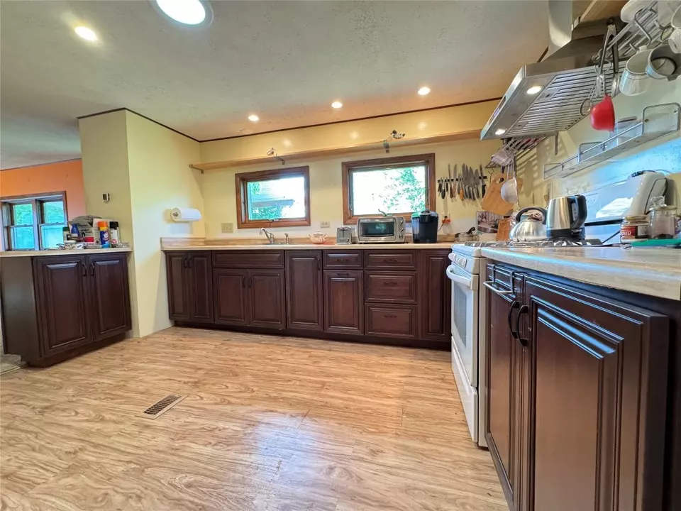 Kitchen - 1550 Bonnie Dr, Jamestown, PA 16134 photo 7 of 8