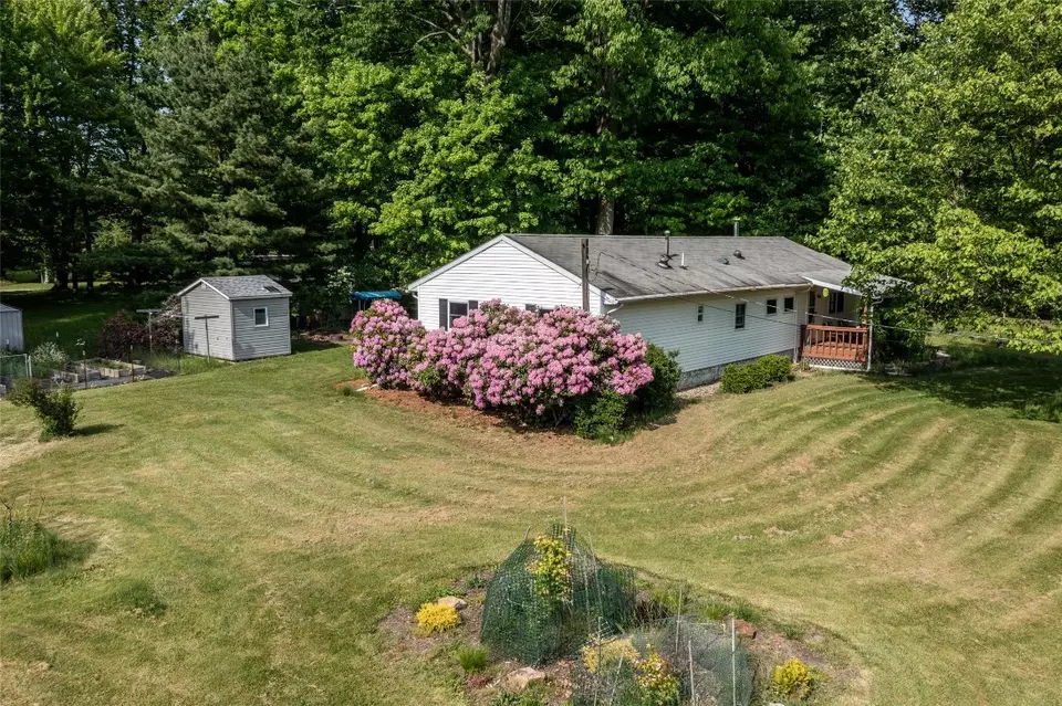 Exterior - 1550 Bonnie Dr, Jamestown, PA 16134 photo 4 of 15
