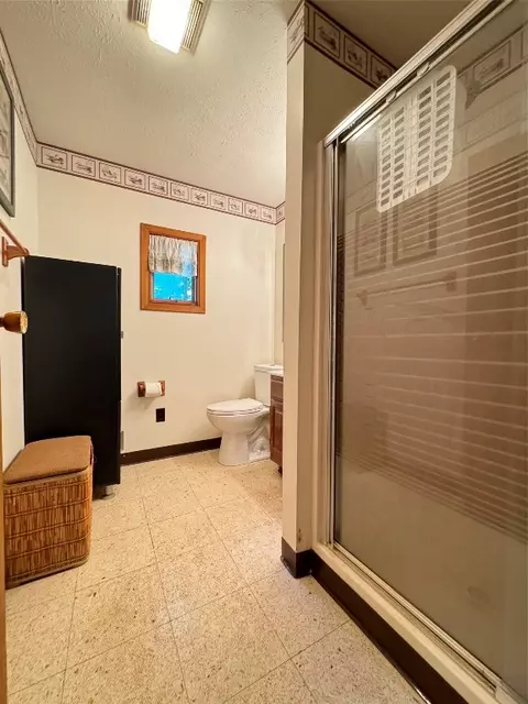 Bath - 1550 Bonnie Dr, Jamestown, PA 16134 photo 1 of 2