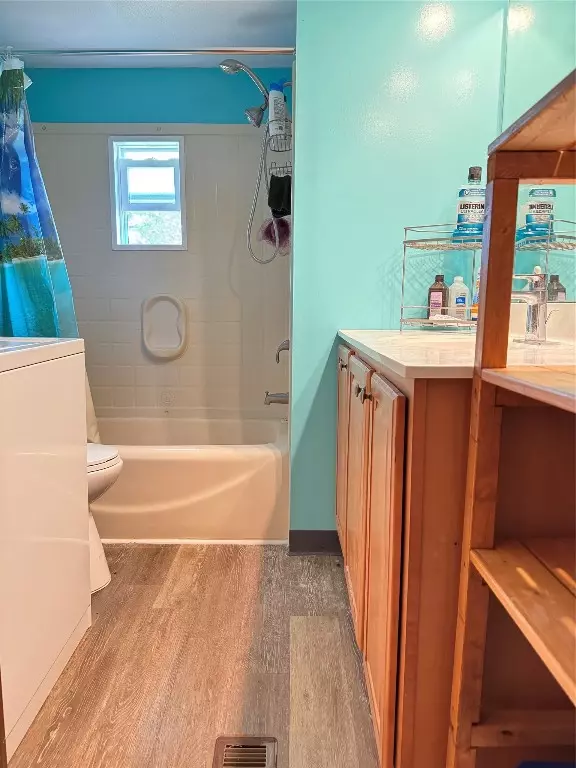 Bath - 1550 Bonnie Dr, Jamestown, PA 16134 photo 2 of 2
