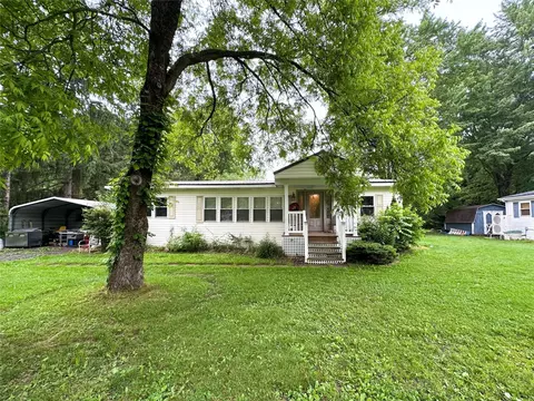 2988-3004 Pecan Dr, Linesville, PA 16424