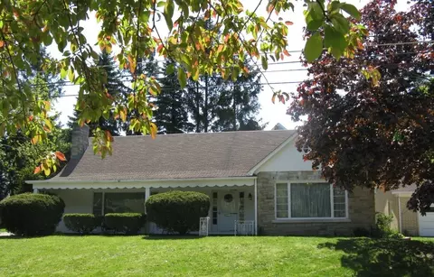 635 W Arlington Rd, Erie, PA 16509