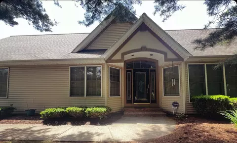 5262 Wolf Run Village Ln, Erie, PA 16505