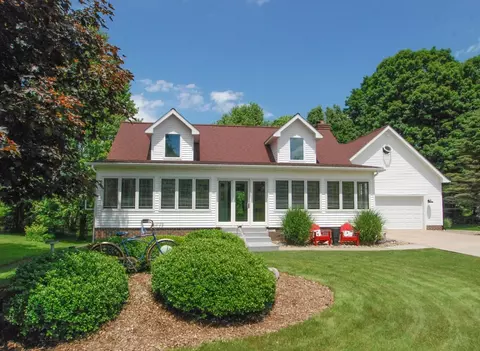5512 Woods Dr, Edinboro, PA 16412