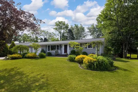 4055 Holly Rue Dr, Erie, PA 16506