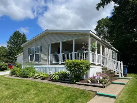 1631 Pinegrove Way, Erie, PA 16509
