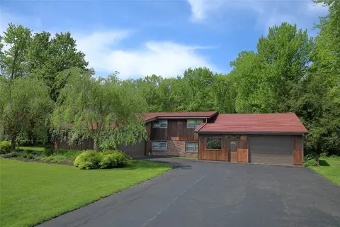 12180 Skyview Dr, Edinboro, PA 16412
