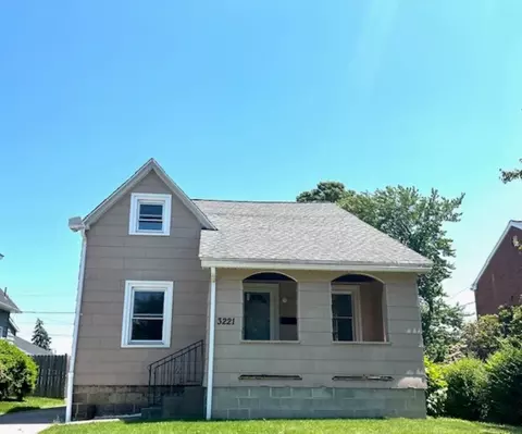 3221 Oakwood St, Erie, PA 16508