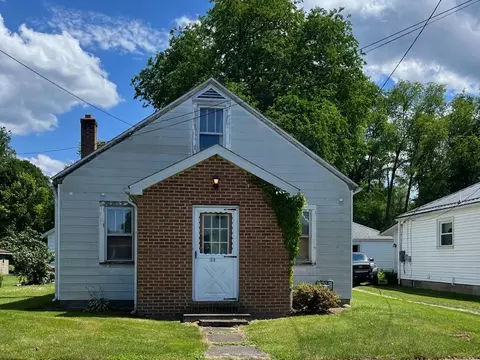 109 Chevy Chase, Cochranton, PA 16314