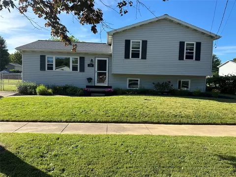 228 Hemlock Dr, Girard, PA 16417