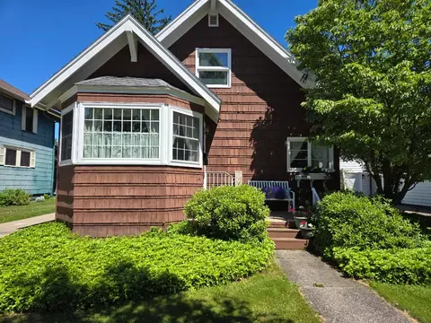 14 Pershing Ave, North East, PA 16428