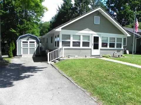 12032 Midway Dr, Conneaut Lake, PA 16316