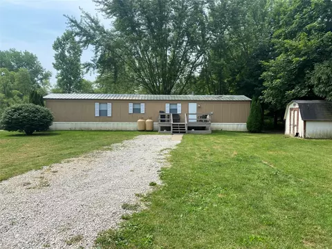 2205 Howe Ln, Jamestown, PA 16134