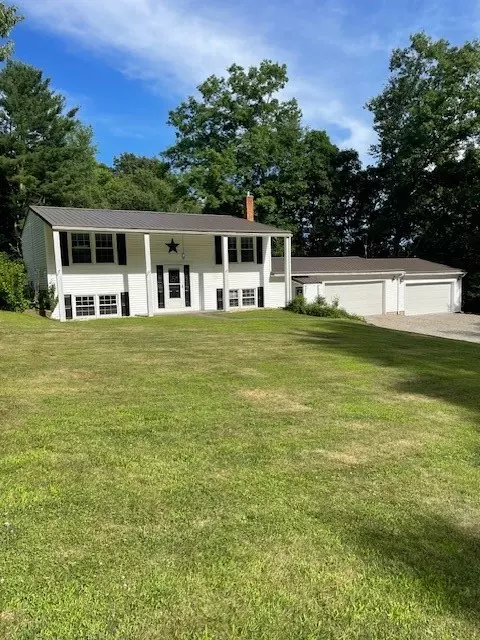 20 Laura Dr, Sandy Lake, PA 16145