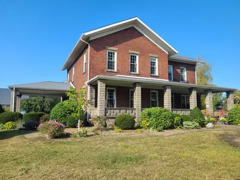 10004 W Lake Rd, Girard, PA 16423