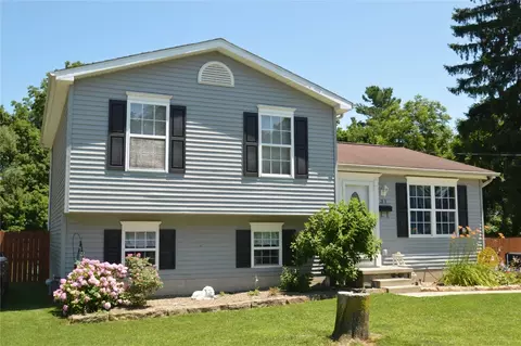 31 Chestnut St, Girard, PA 16417