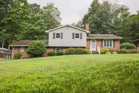 916 East St, Waterford, PA 16441