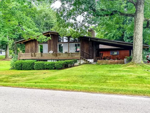 11889 Oakland Beach Rd, Conneaut Lake, PA 16316
