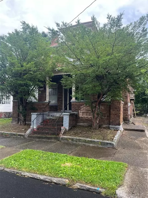 423 E 11th St, Erie, PA 16503