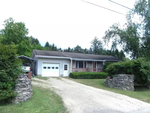 21810 Vista Dr, Saegertown, PA 16433