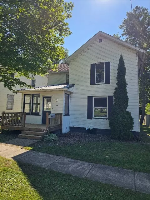 38 Market St, Albion, PA 16401
