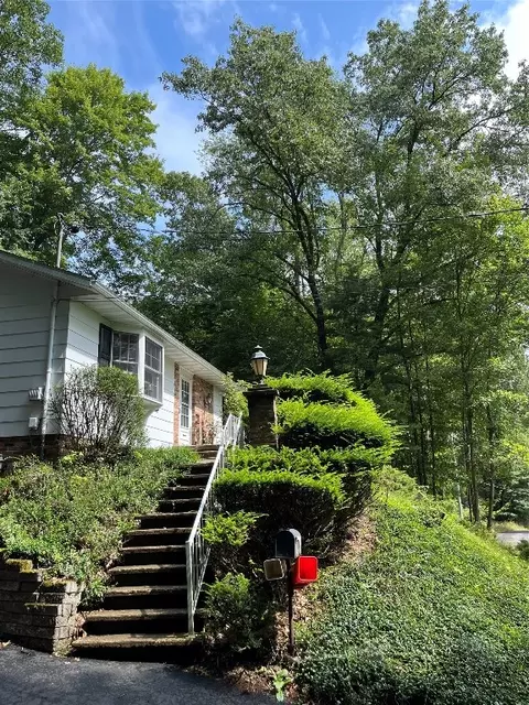 550 Maxwell Dr, Titusville, PA 16354