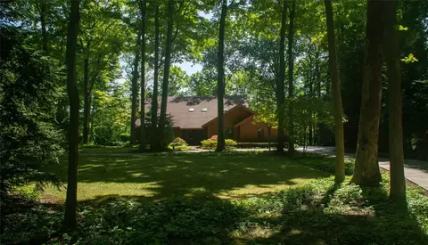 5209 Laurelwood Ct, Erie, PA 16506