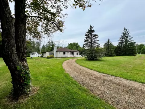 7673 E Lake Rd, Erie, PA 16511