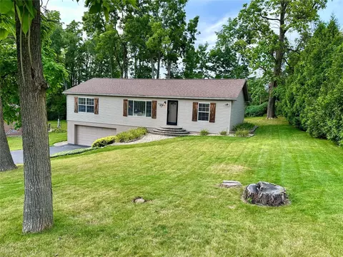 12750 Walnut Dr, Conneaut Lake, PA 16316