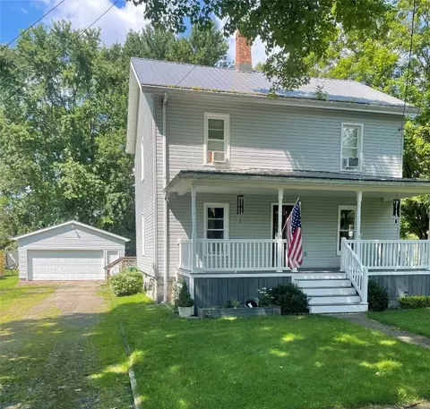 110 Union St, Springboro, PA 16435