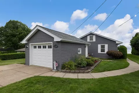 11768 Old Lake Rd, North East, PA 16428